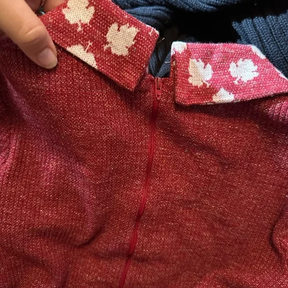 Vintage 1970s Red Knit Sweater with leaf Collar - Picture 10 of 10
